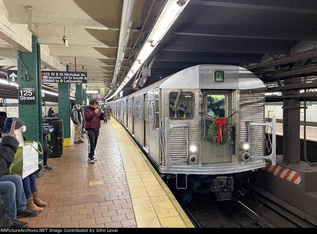 Here it is about to depart 125th Street Station for its next and last stop at 145th Street Station.